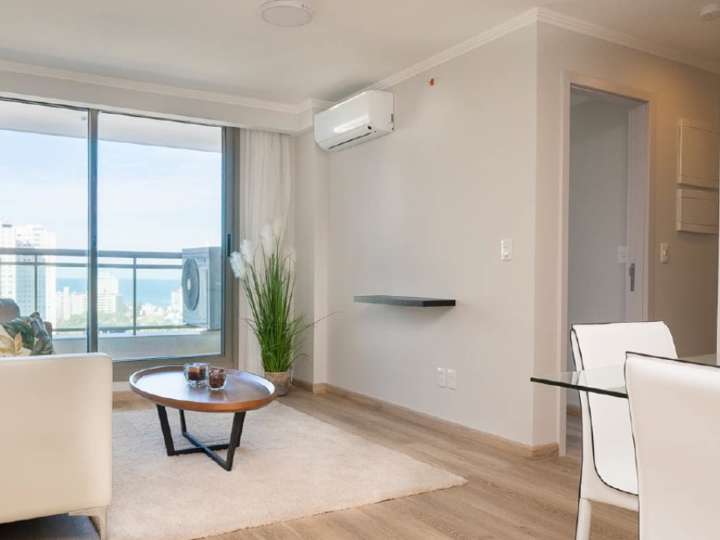 Apartamento en venta en Avenida Orlando Pedragosa Sierra, Punta Del Este