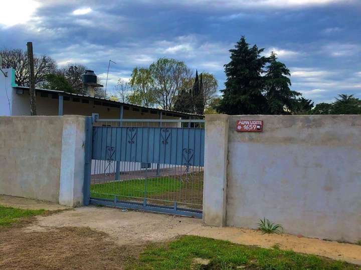 Casa adosada en venta en Almafuerte, Francisco Álvarez