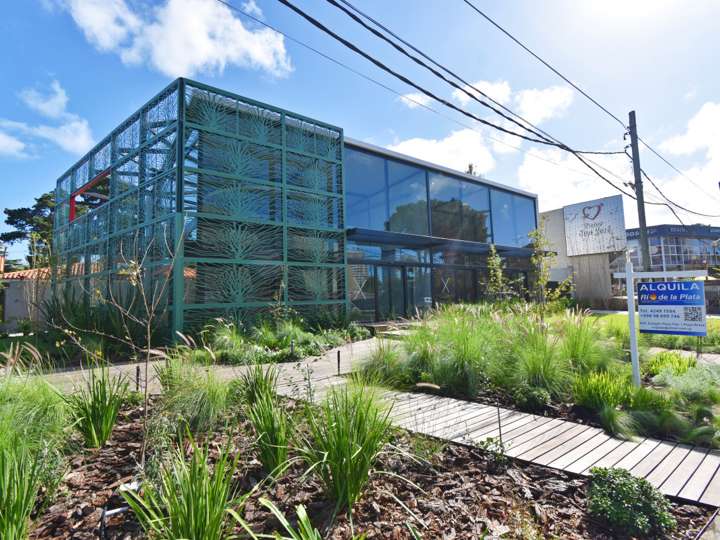 Comercial / Tienda en alquiler en Avenida Los Alpes, Punta Del Este