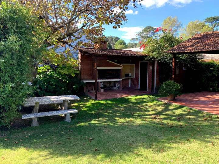 Casa en venta en Orleans, Montevideo