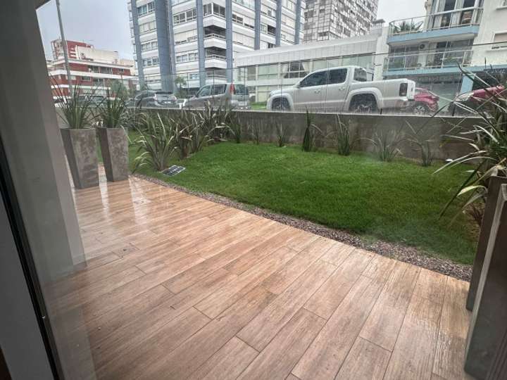 Apartamento en venta en El Mesana (Calle 24), Punta Del Este