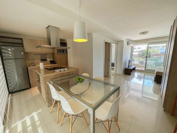 Apartamento en venta en 2 de Febrero (Calle 10), Punta Del Este