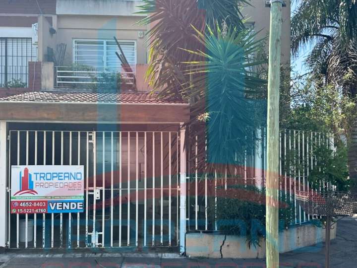 Casa en venta en Coronel Dorrego, 998, Lomas del Mirador