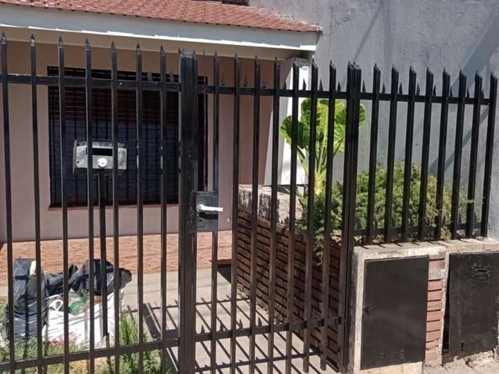 Casa en venta en Pirovano, Buenos Aires