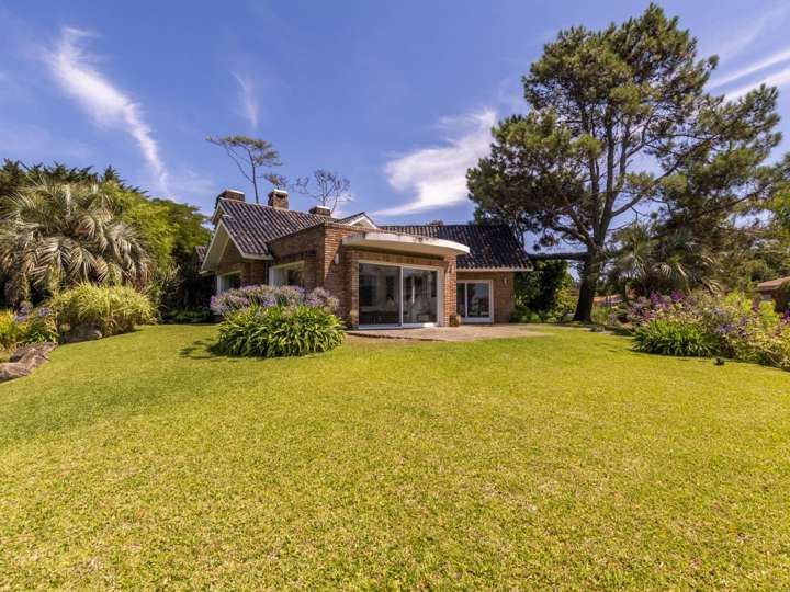 Casa en venta en Rambla Doctor Claudio Williman, Maldonado