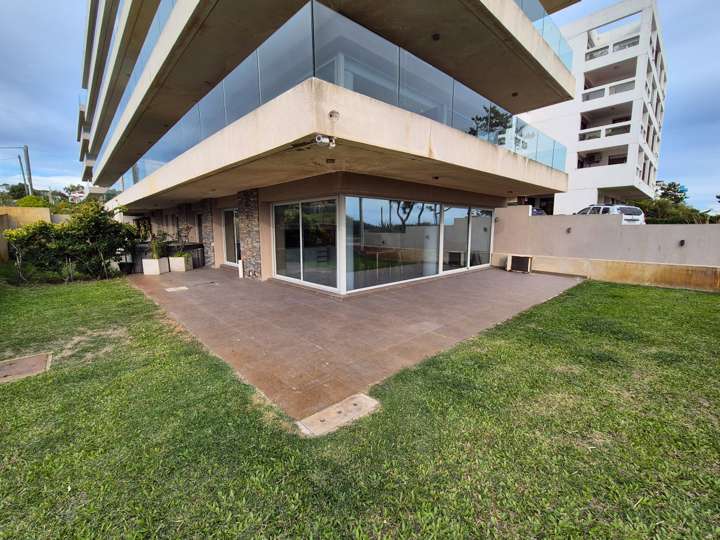 Apartamento en alquiler en Rambla Doctor Claudio Williman, Maldonado