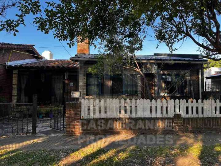 Casa en venta en Chopin, Villa Tesei