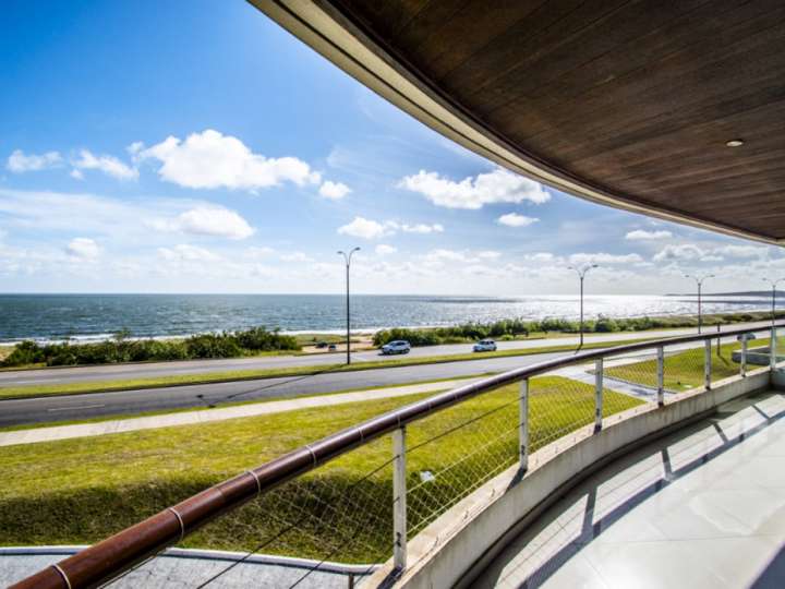 Apartamento en venta en Pinares, Maldonado