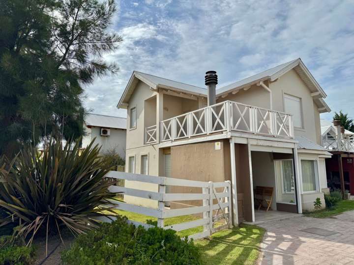 Casa en venta en Avenida Guillermo Sansot, Buenos Aires