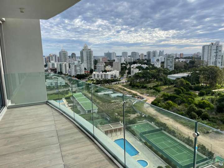 Apartamento en alquiler en Rambla Lorenzo Batlle Pacheco, Punta Del Este