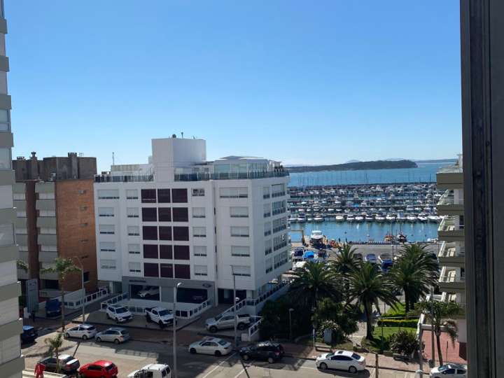 Apartamento en venta en Comodoro Gorlero (Calle 19), Punta Del Este