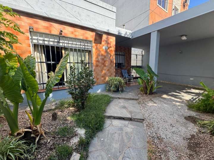 Casa en venta en Brasil, 931, Villa Sarmiento