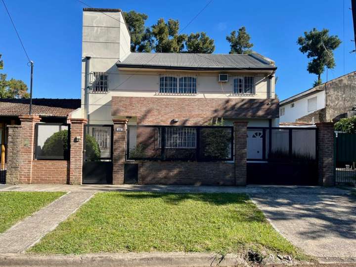 Casa en venta en Enrique Policastro, 318, Partido de Almirante Brown