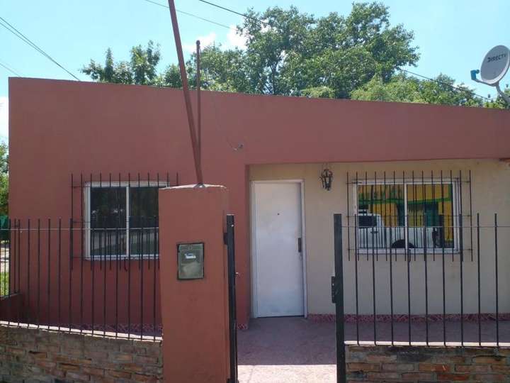 Casa en venta en Larrea, 1, Brandsen