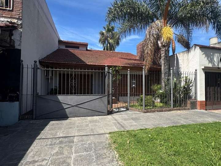 Casa en venta en J. E. Pedernera, Buenos Aires
