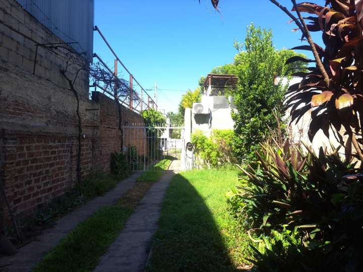 Casa en venta en 133 - Falucho, 1948, Buenos Aires