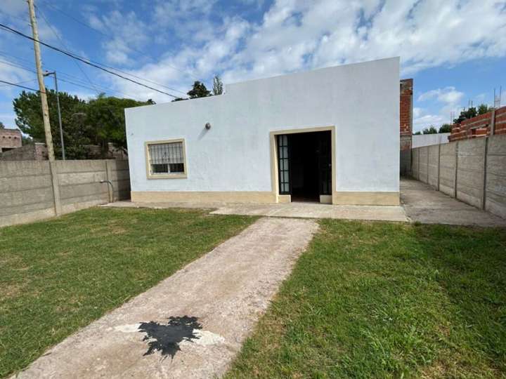 Casa en venta en 9 - Tamara Castro, Brandsen