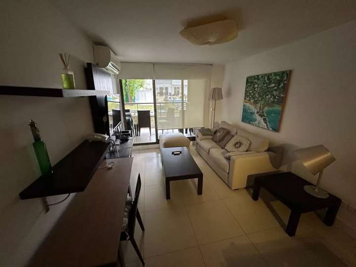 Apartamento en venta en Avenida Orlando Pedragosa Sierra, Punta Del Este