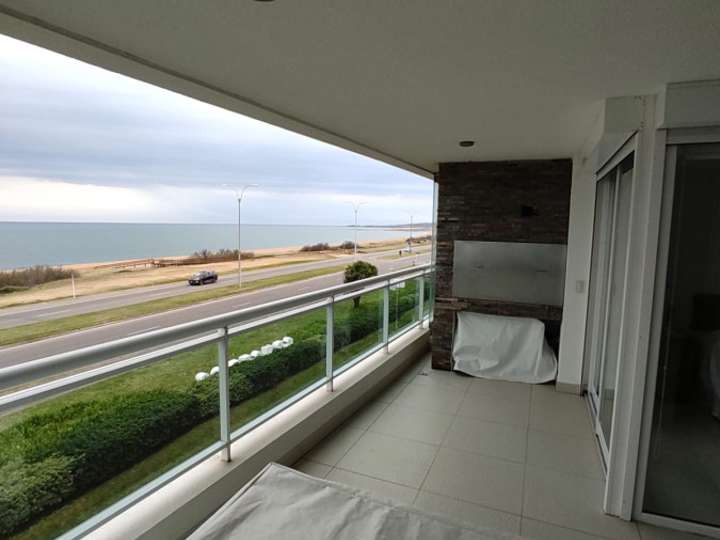 Apartamento en venta en Rambla Doctor Claudio Williman, Maldonado