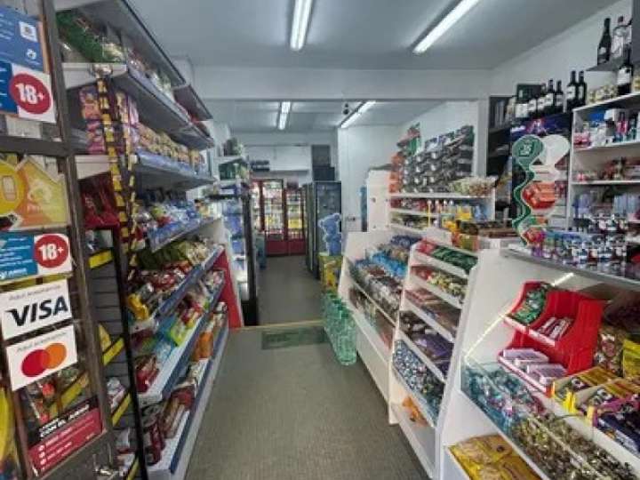 Comercial / Tienda en venta en Avenida Doctor Manuel Albo, Montevideo