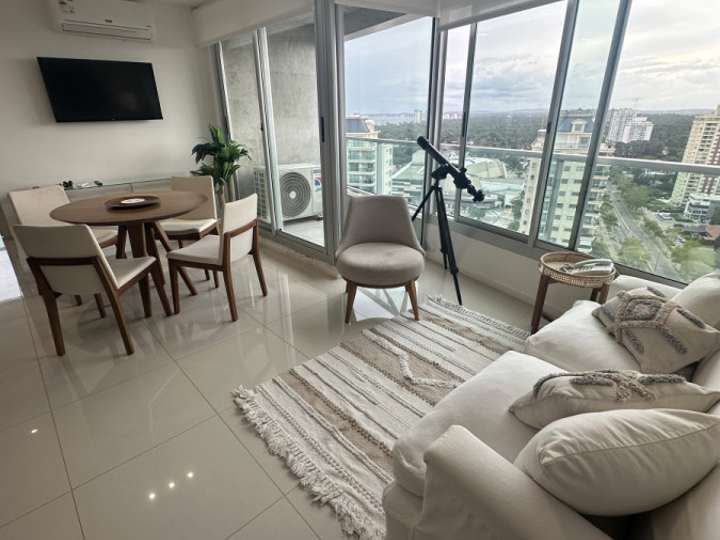 Apartamento en alquiler en Avenida Franklin Delano Roosevelt, Punta Del Este