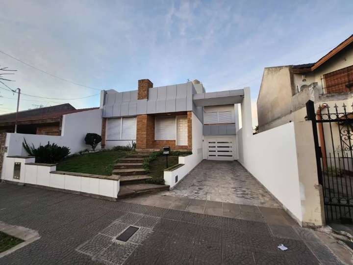 Casa en venta en Ramón L. Falcón, 3499, Buenos Aires