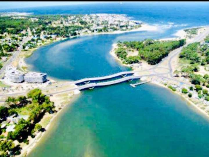 Terreno en venta en Raúl Montañez, El Tesoro