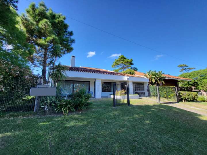 Casa en alquiler en Avenida Martiniano Chiossi, Punta Del Este