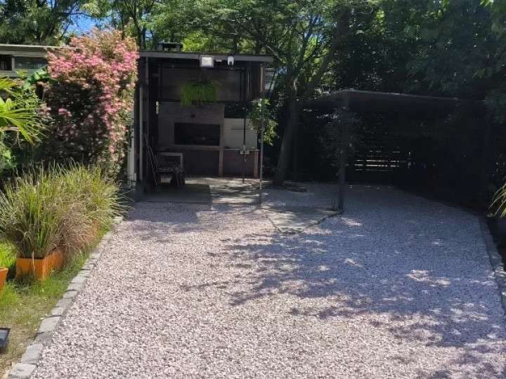 Casa en venta en El Pinar, Canelones