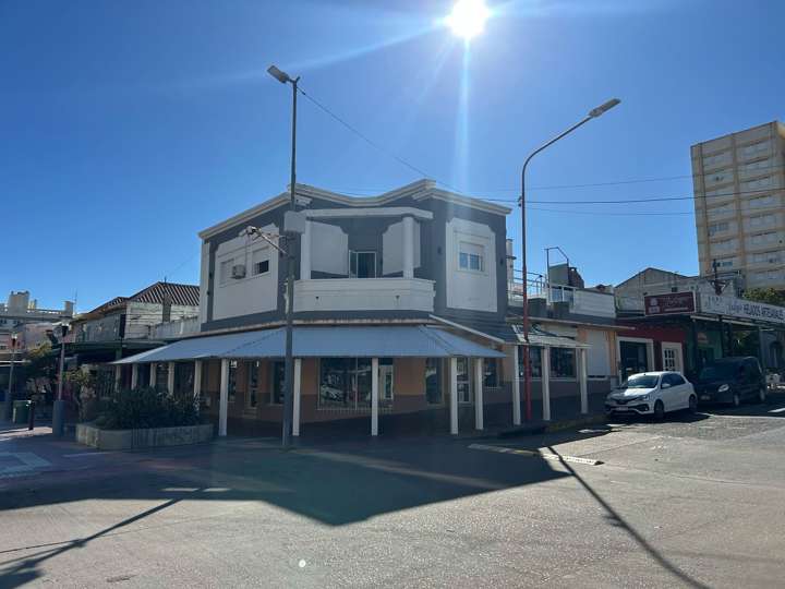 Casa en venta en Esteban Dufaur, Buenos Aires