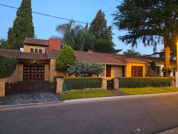 Casa en venta en La Tinca, Ciudad Evita