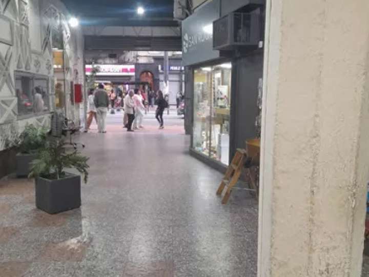 Comercial / Tienda en venta en Avenida 18 de Julio, Montevideo