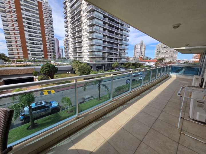 Apartamento en venta en Avenida Chiverta, Punta Del Este