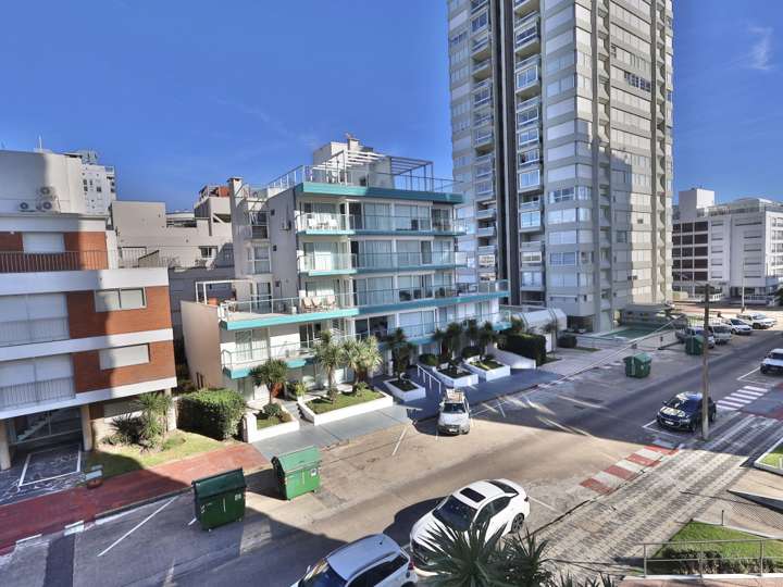 Apartamento en venta en El Mesana (Calle 24), Punta Del Este