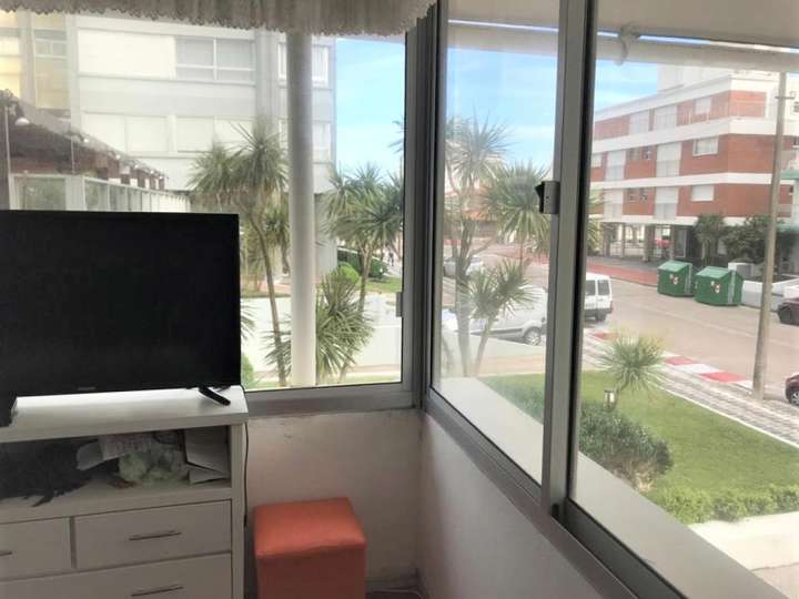 Apartamento en venta en Comodoro Gorlero (Calle 19), Punta Del Este