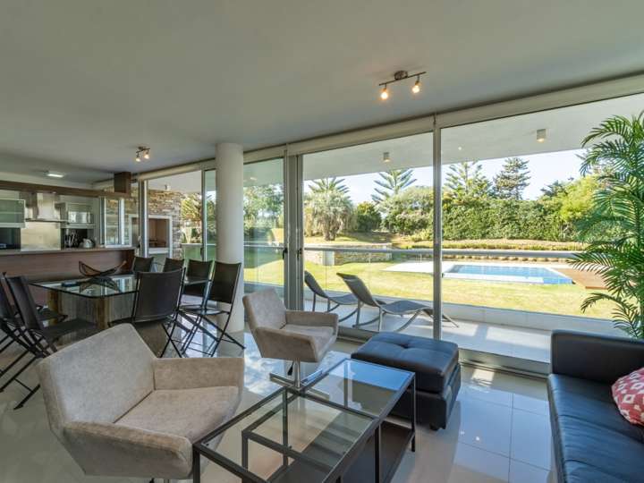 Apartamento en venta en Alfonsina Storni, San Rafael - El Placer