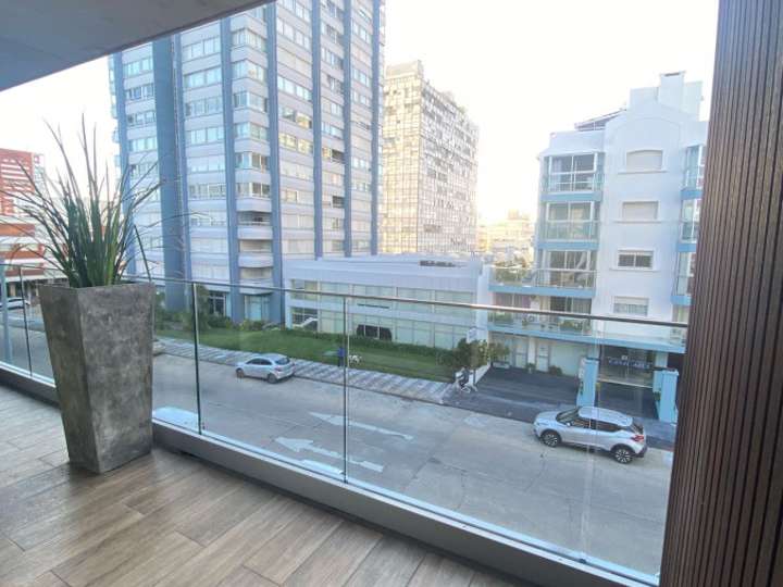 Apartamento en venta en El Mesana (Calle 24), Punta Del Este
