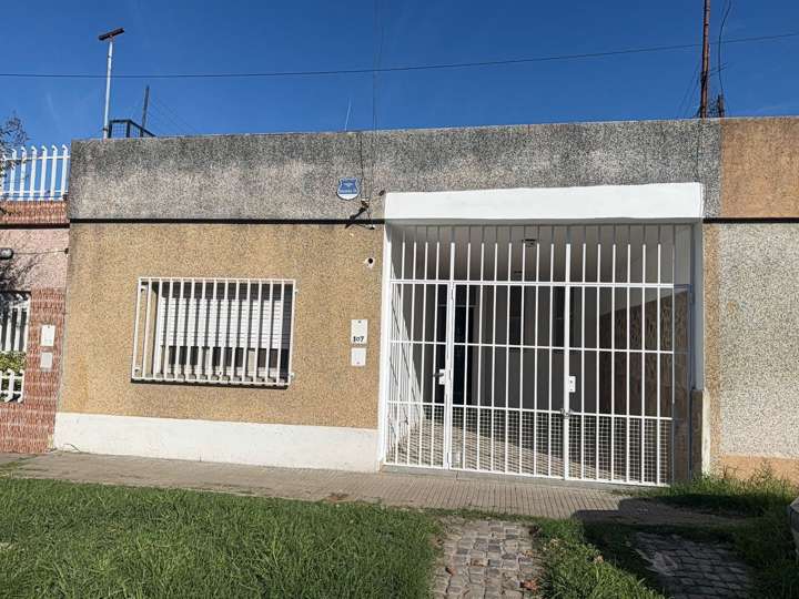 Casa en venta en Lugones, 99, Capitán Bermudez