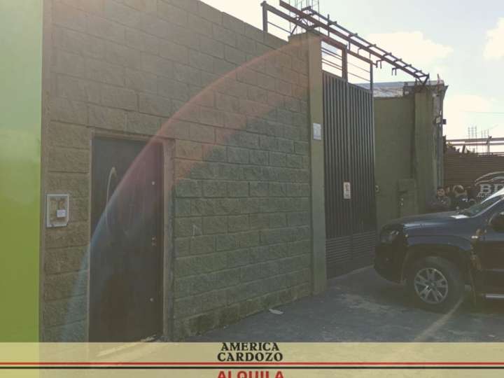 Comercial / Tienda en alquiler en Avenida Presidente Perón, Villa Udaondo