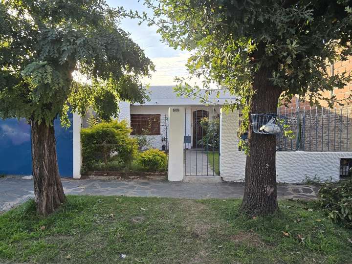 Casa en venta en Antonio Domínguez, Luis Guillón