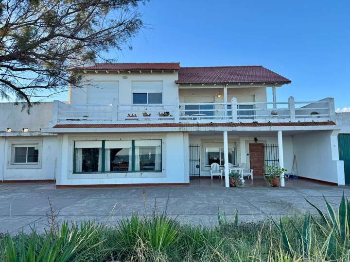 Casa en venta en Avenida Juan Domingo Perón, Buenos Aires