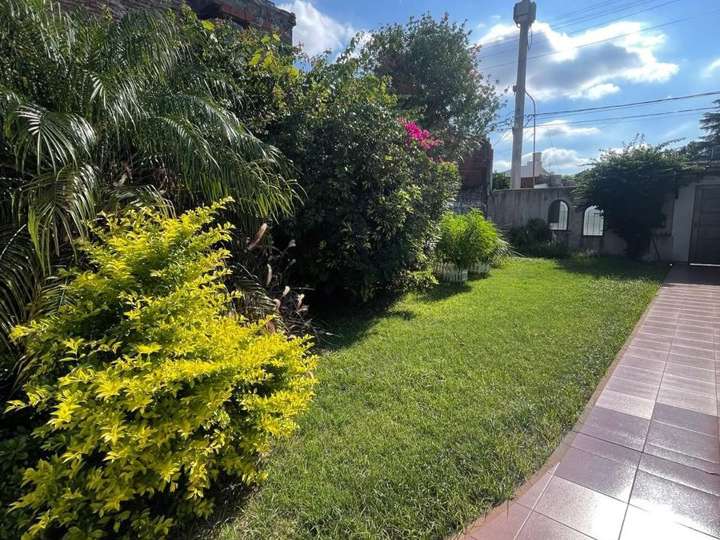 Casa en venta en Anatole France, 2940, La Tablada