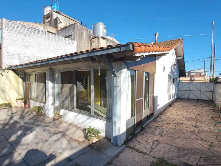 Casa en venta en Avenida Eva Perón, 3364, Buenos Aires