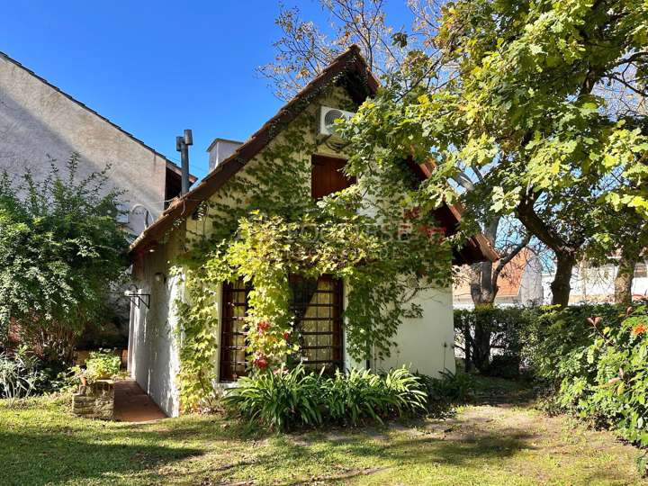 Casa en venta en Avenida 4, Villa Gesell