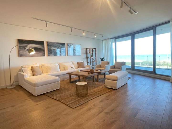 Apartamento en venta en Rambla Lorenzo Batlle Pacheco, Punta Del Este