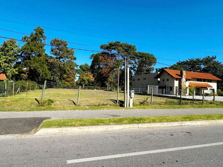 Terreno en venta en Avenida Córdoba, Punta Del Este
