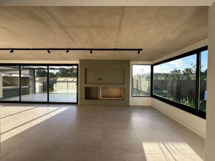 Casa en alquiler en Carrasco Norte, Montevideo