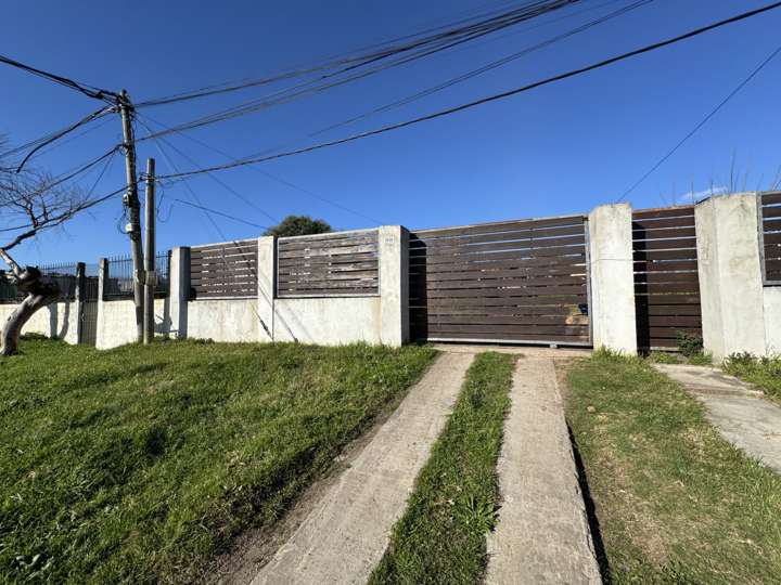 Casa en venta en Flor de Maroñas, Montevideo