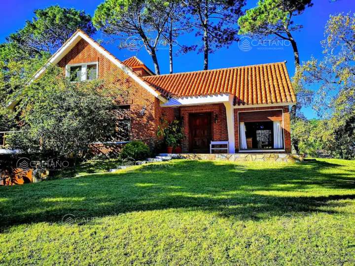 Casa en venta en Avenida del Mar, Punta Del Este