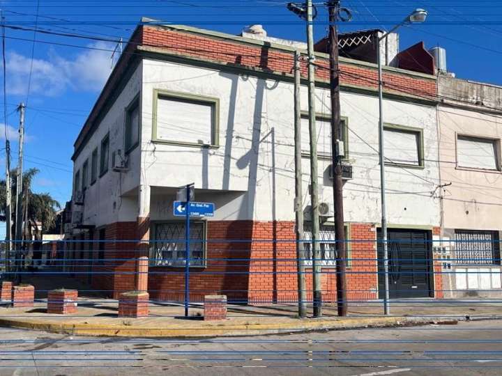 Edificio en venta en Polonia, 1688, La Tablada